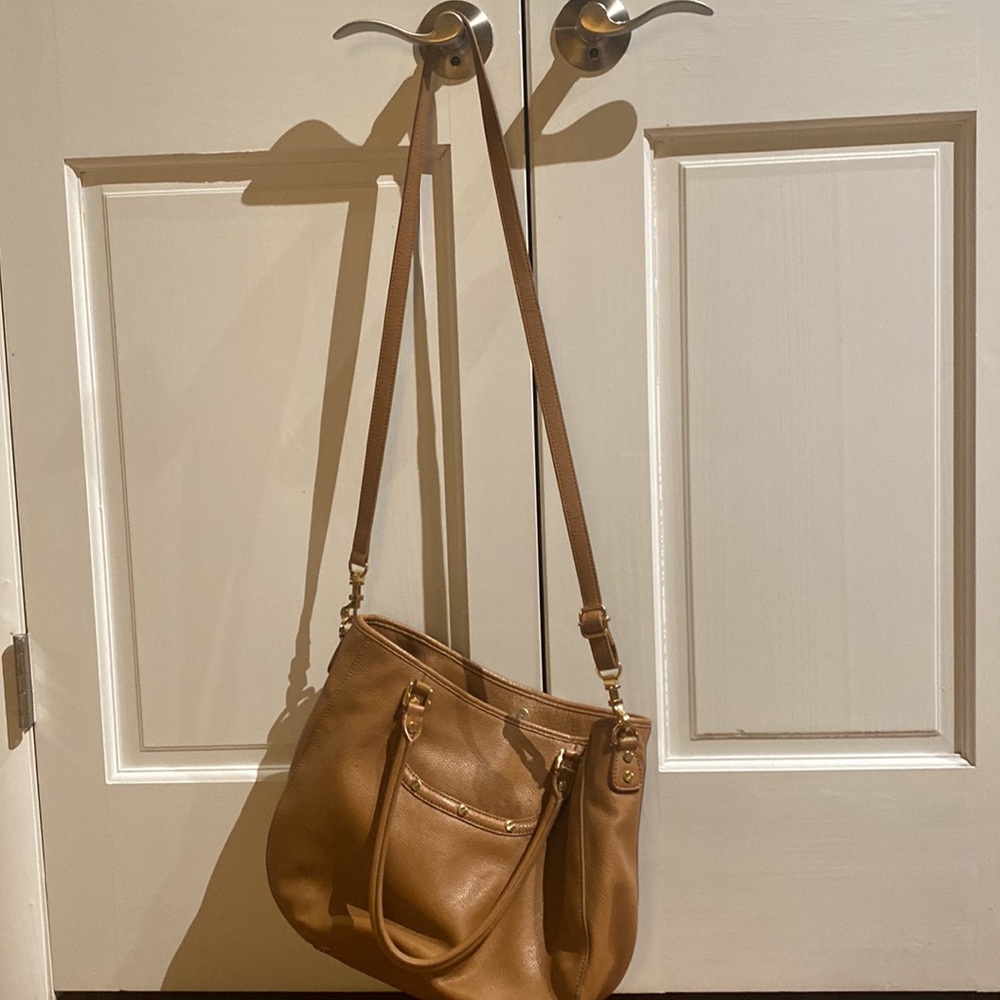 Tori Burch pocketbook - snap enclosure with inside zippered pocket - Picture 6 of 8